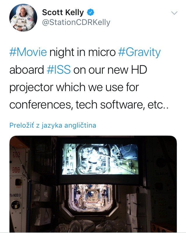 Astronaut Scott Kelly priblížil, ako vyzerajú filmové maratóny na ISS.